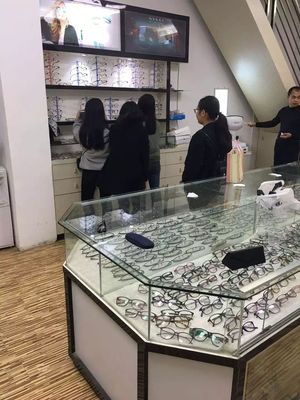 普宁网红眼镜店全城再掀热潮，新店开业四折钜惠引爆社交圈