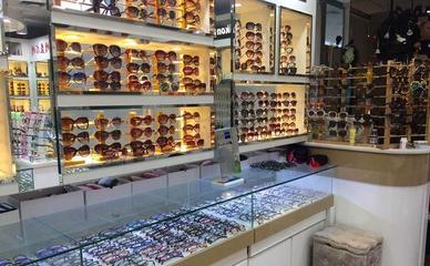 “眼镜经济”崛起 颜值赛道的新黑马，200亿销售额背后的消费新趋势